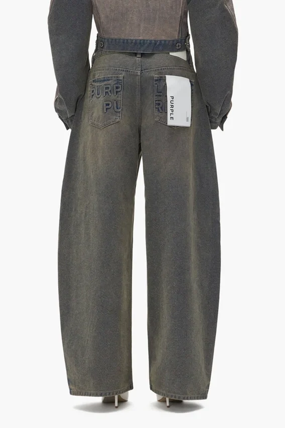 Baggy mit geprägtem Logo
