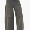 Baggy mit geprägtem Logo