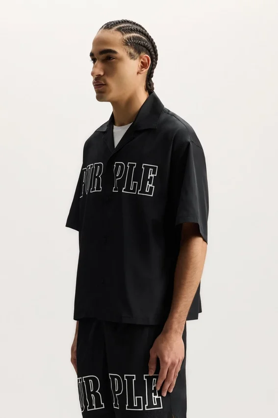 Hemd mit Wordmark-Umriss