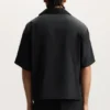 Hemd mit Wordmark-Umriss