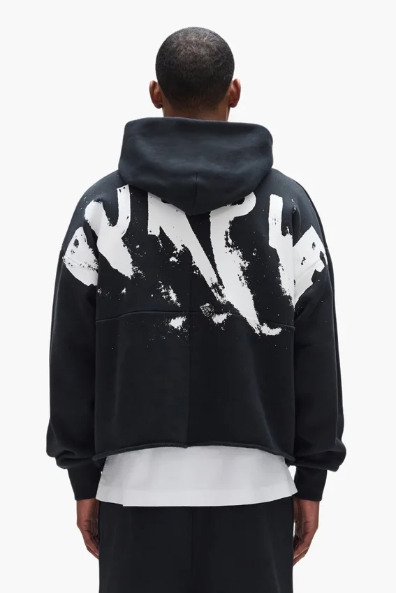 Hoodie mit aufgemaltem Schriftzug