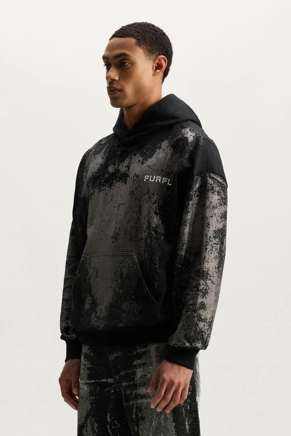 Hoodie mit aufgenähten Kristallen