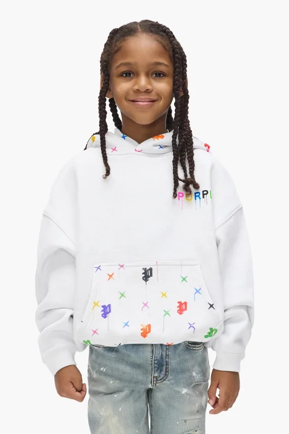 Kinder-Hoodie mit bemaltem Monogramm