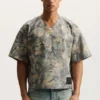 Leder-T-Shirt mit gemaltem Camo-Print