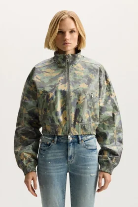 Lederjacke mit Camouflage-Print