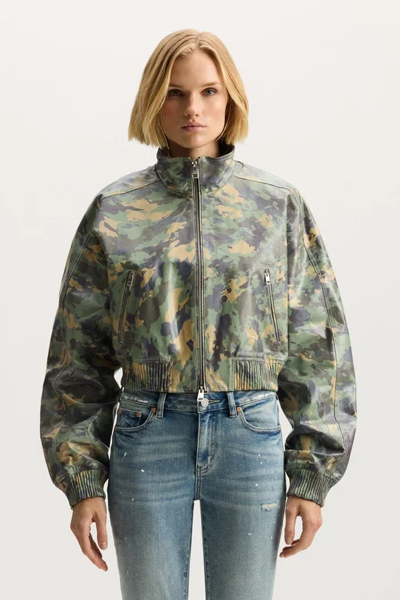 Lederjacke mit Camouflage-Print