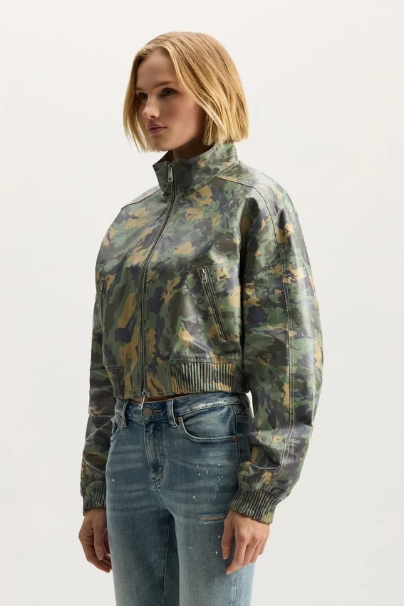 Lederjacke mit Camouflage-Print