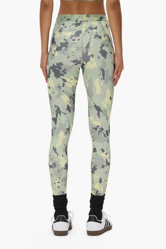 Leggings aus Nylon mit gemaltem Camouflage-Muster