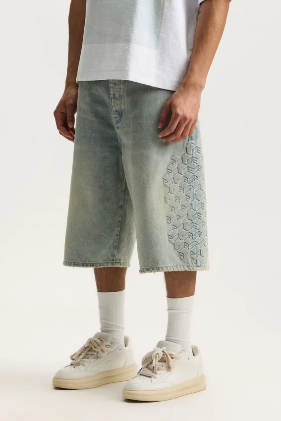 P070 Shorts mit Monogramm-Prägung
