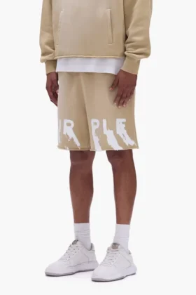 Shorts mit aufgemaltem Schriftzug