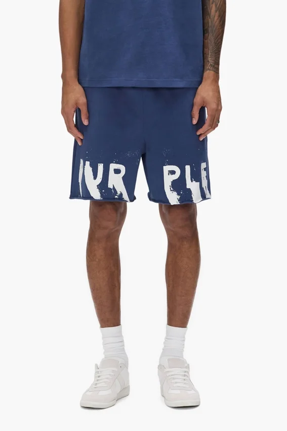 Shorts mit aufgemaltem Schriftzug