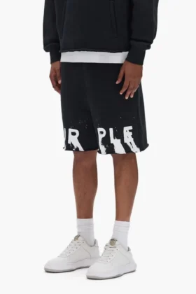 Shorts mit aufgemaltem Schriftzug