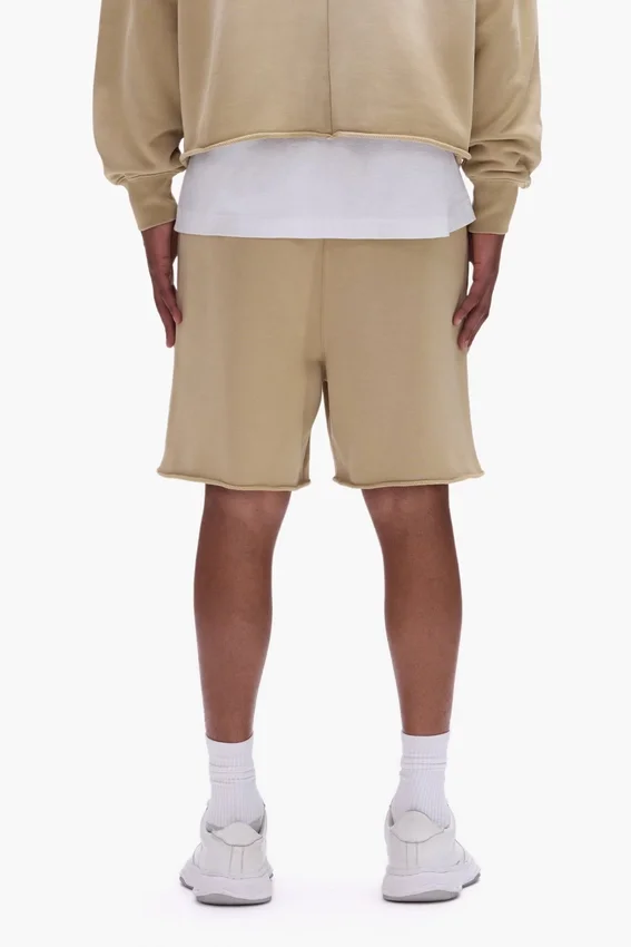 Shorts mit aufgemaltem Schriftzug