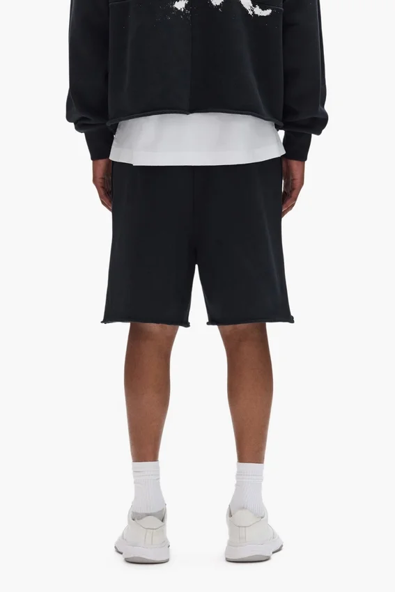 Shorts mit aufgemaltem Schriftzug