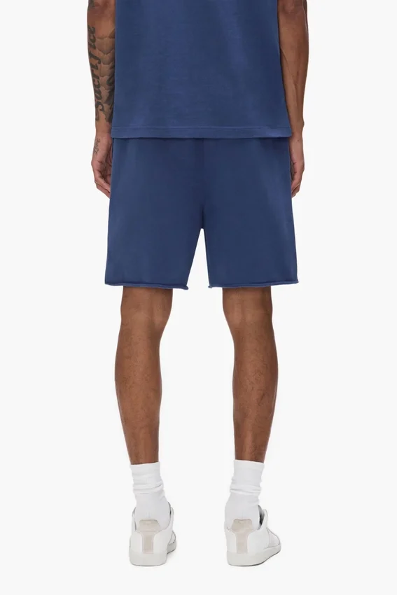 Shorts mit aufgemaltem Schriftzug