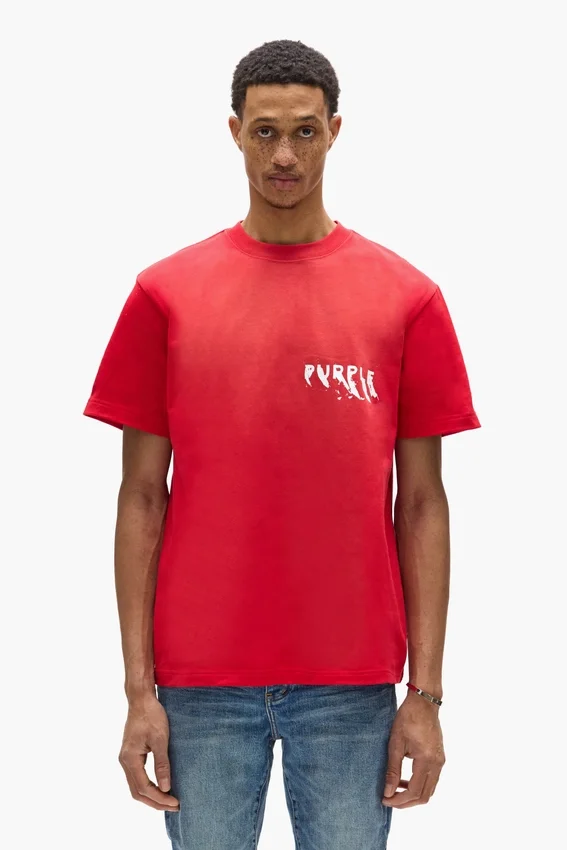 T-Shirt mit bemaltem Schriftzug