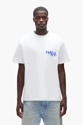 T-Shirt mit bemaltem Schriftzug