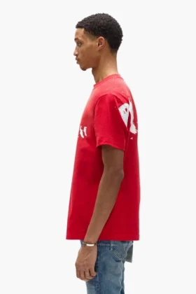 T-Shirt mit bemaltem Schriftzug