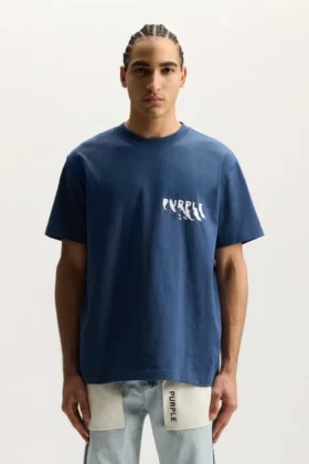 T-Shirt mit bemaltem Schriftzug