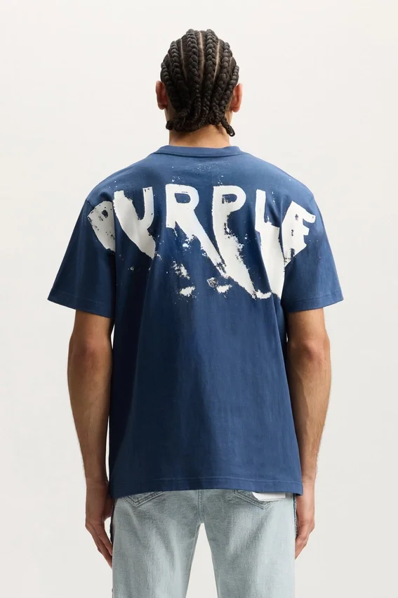 T-Shirt mit bemaltem Schriftzug