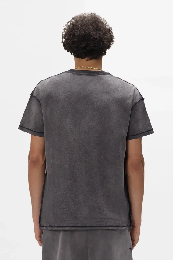 T-Shirt mit Schablonen-Schriftzug