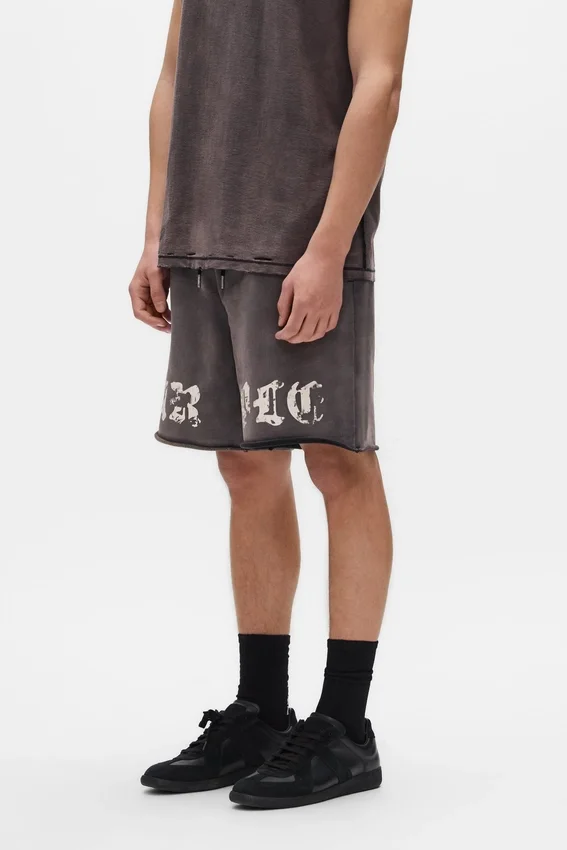 Worn Gothic-Shorts